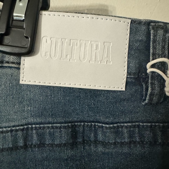 NWT:Men Cultura straight fit jeans, Size 38, Y2K Flair, Vintage wash, & Retro - Picture 10 of 15